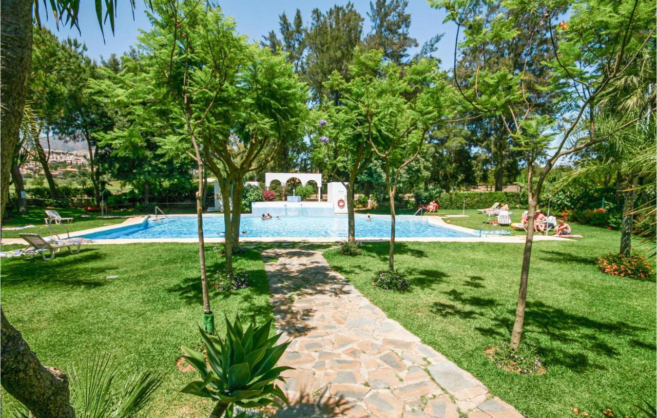 Nice Apartment In Mijas Costa With Kitchen Фуeнхирола Екстериор снимка