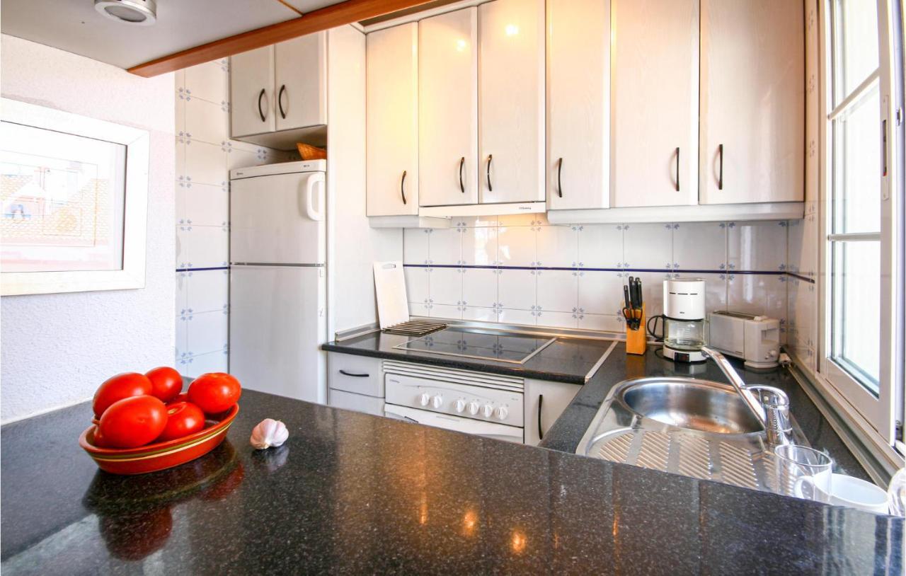 Nice Apartment In Mijas Costa With Kitchen Фуeнхирола Екстериор снимка