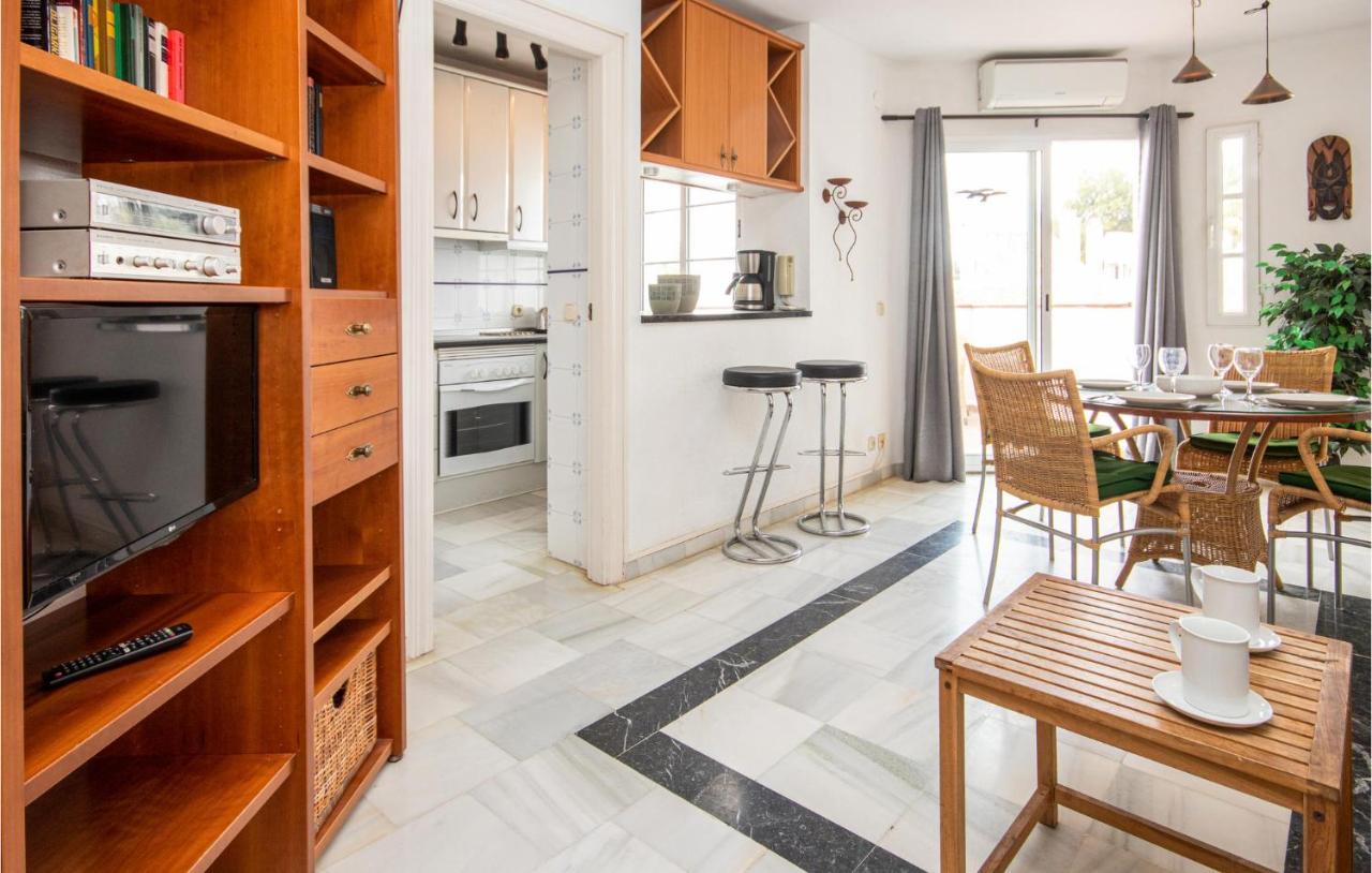 Nice Apartment In Mijas Costa With Kitchen Фуeнхирола Екстериор снимка