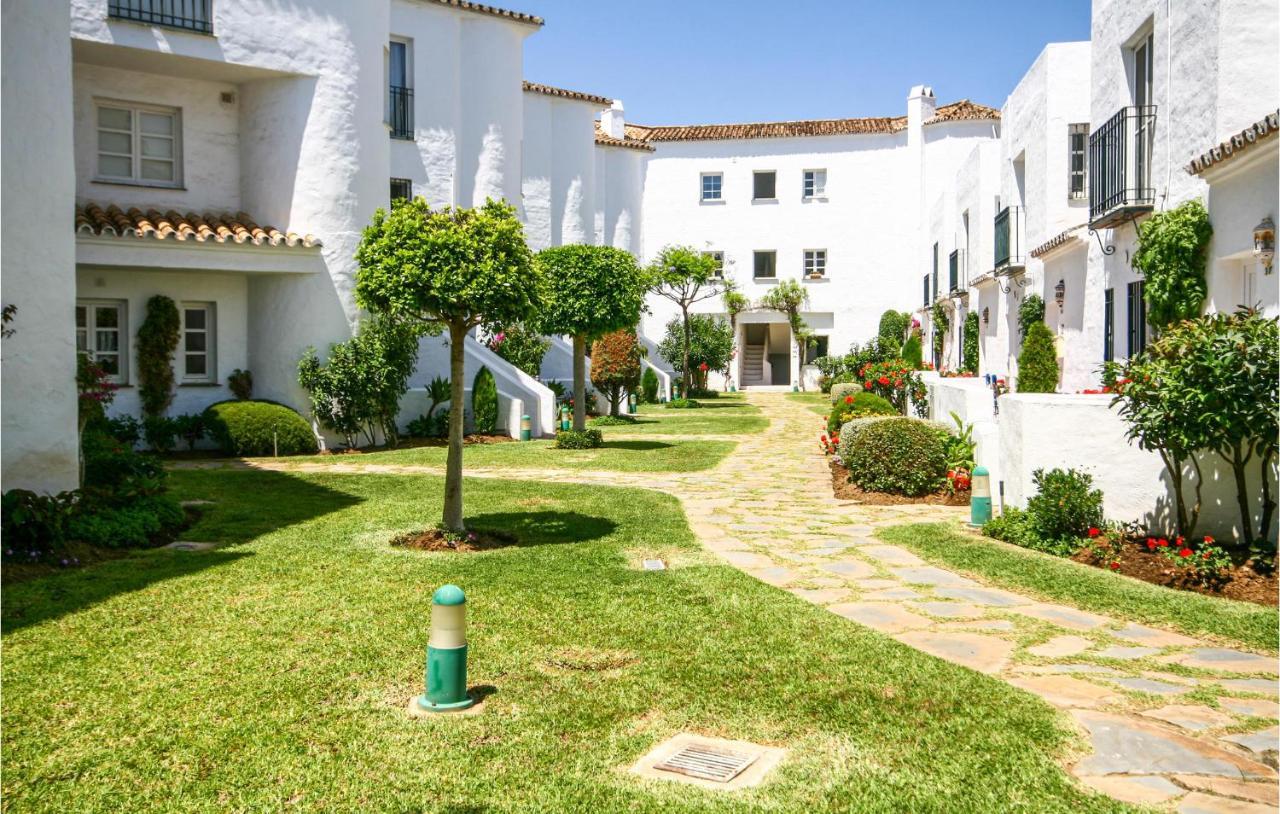 Nice Apartment In Mijas Costa With Kitchen Фуeнхирола Екстериор снимка