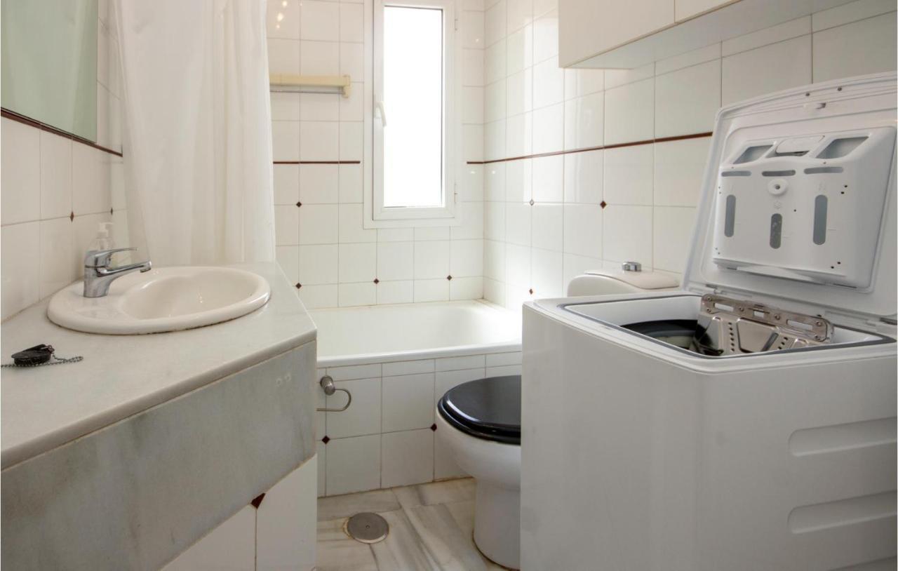 Nice Apartment In Mijas Costa With Kitchen Фуeнхирола Екстериор снимка